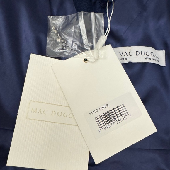 MAC DUGGAL Floral Applique Embroidered A-Line V-Neck Formal Gown Maxi Dress NEW - Picture 16 of 16